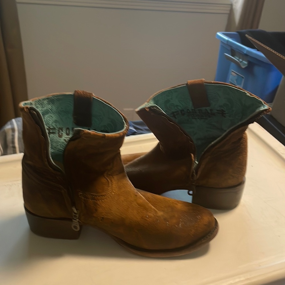Women’s Corral Ankle Boots Size 9